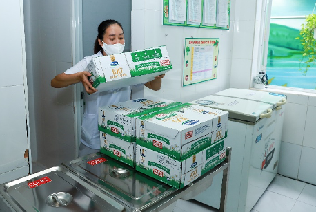 Học[-]sinh[-]Đà[-]Nẵng[-]uống[-]sữa[-]học[-]đường[-]ngay[-]ngày[-]tựu[-]trường